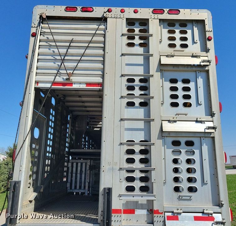 image for item DK5224 2004 Wilson PSDCL-411P  livestock trailer