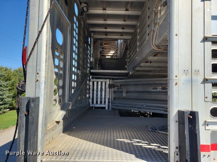 image for item DK5224 2004 Wilson PSDCL-411P  livestock trailer