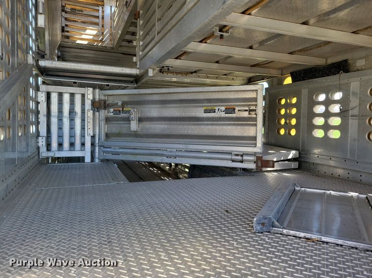 image for item DK5224 2004 Wilson PSDCL-411P  livestock trailer