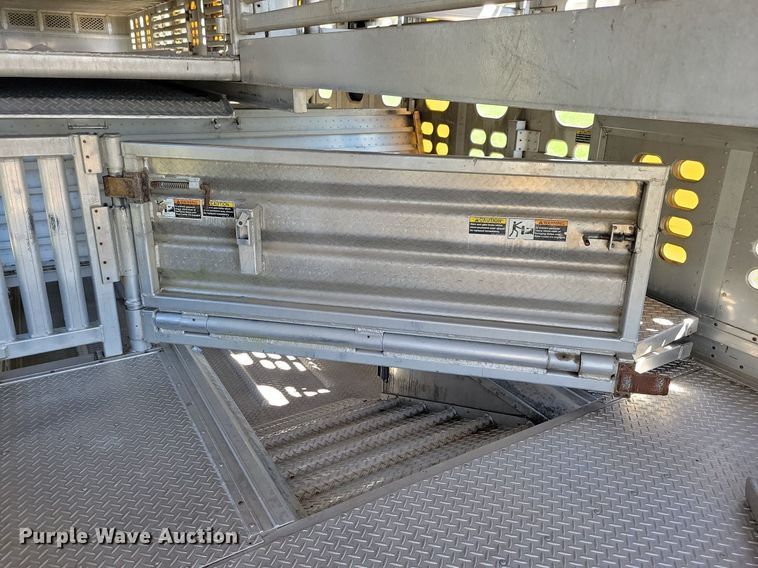 image for item DK5224 2004 Wilson PSDCL-411P  livestock trailer