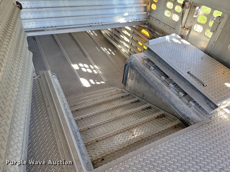 image for item DK5224 2004 Wilson PSDCL-411P  livestock trailer