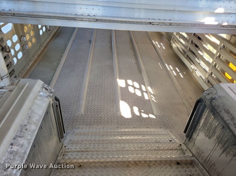 image for item DK5224 2004 Wilson PSDCL-411P  livestock trailer