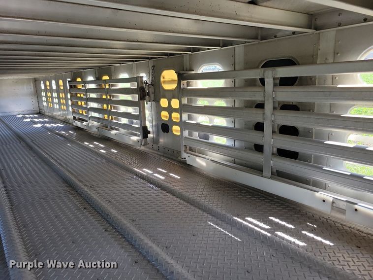 image for item DK5224 2004 Wilson PSDCL-411P  livestock trailer