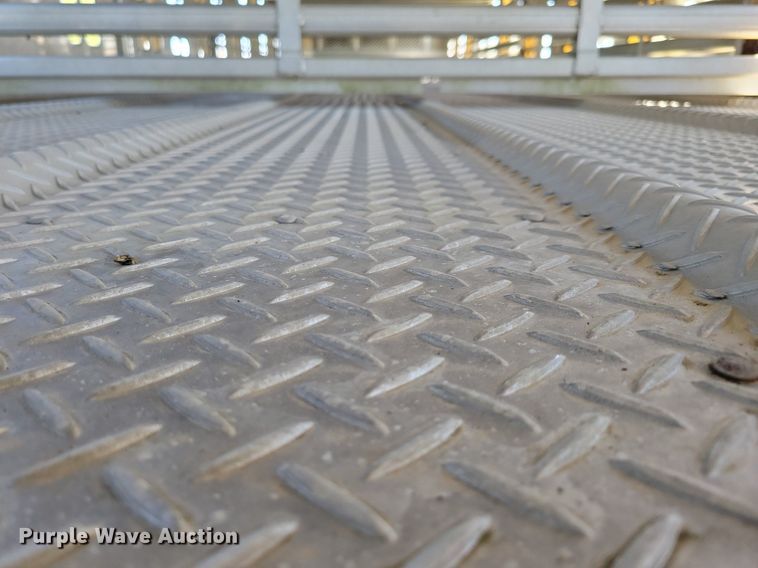 image for item DK5224 2004 Wilson PSDCL-411P  livestock trailer