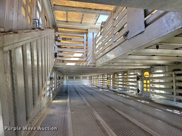 image for item DK5224 2004 Wilson PSDCL-411P  livestock trailer