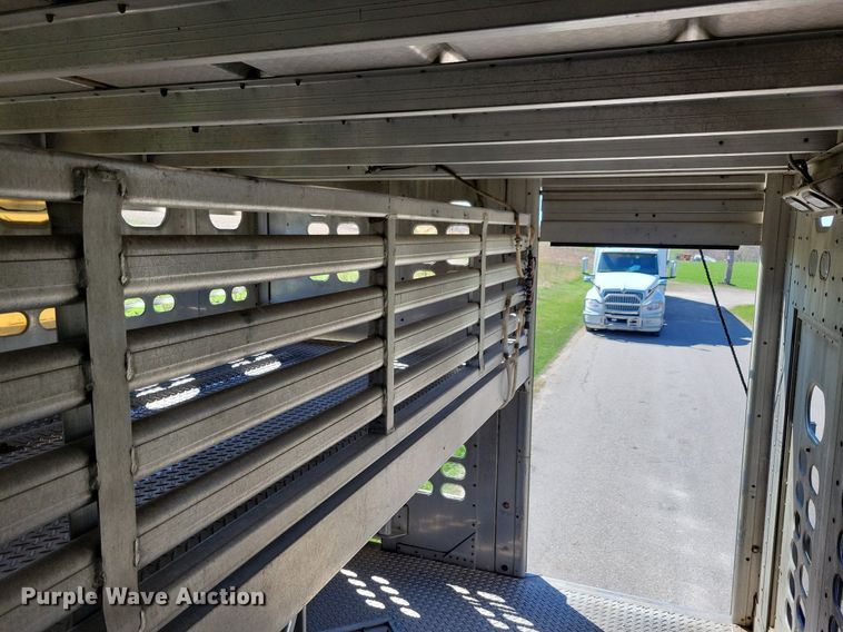 image for item DK5224 2004 Wilson PSDCL-411P  livestock trailer