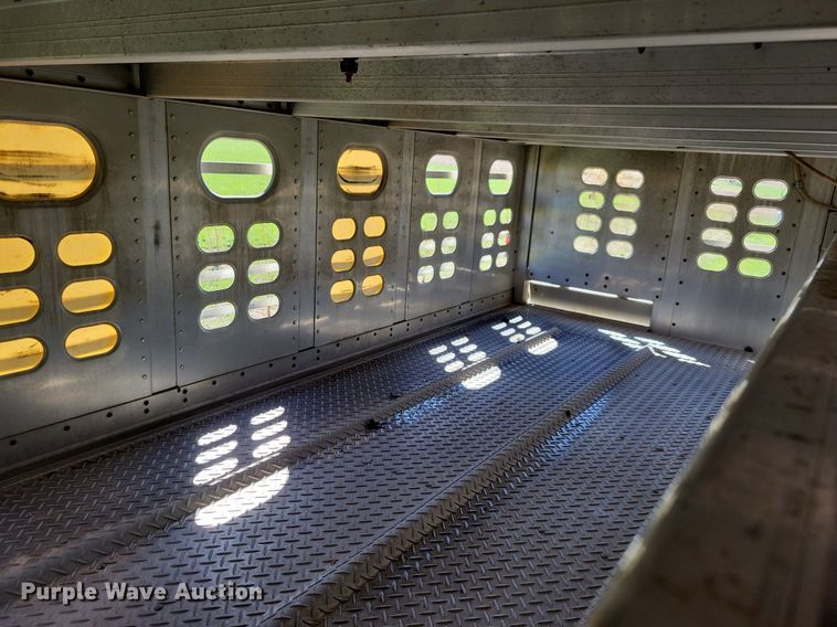 image for item DK5224 2004 Wilson PSDCL-411P  livestock trailer