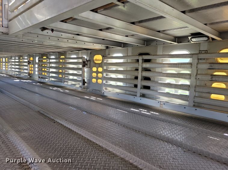 image for item DK5224 2004 Wilson PSDCL-411P  livestock trailer