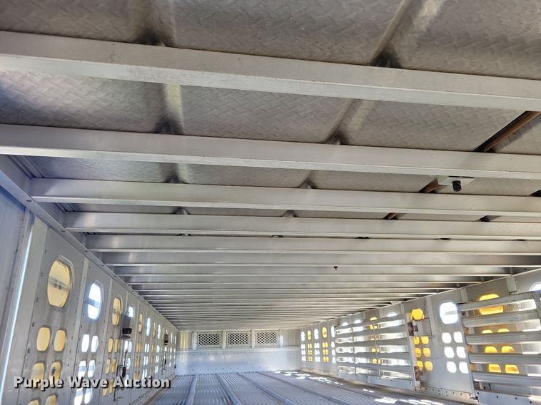 image for item DK5224 2004 Wilson PSDCL-411P  livestock trailer