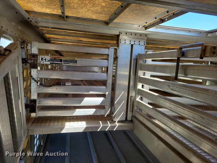 image for item DK5224 2004 Wilson PSDCL-411P  livestock trailer