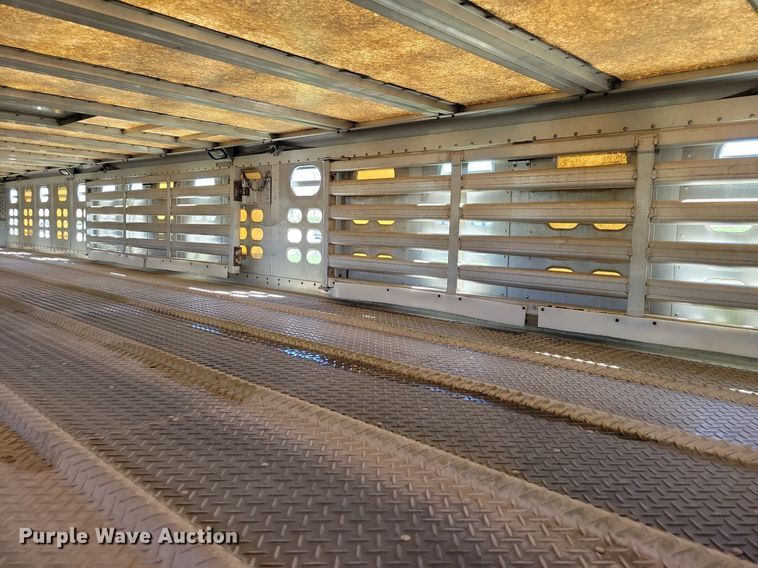 image for item DK5224 2004 Wilson PSDCL-411P  livestock trailer
