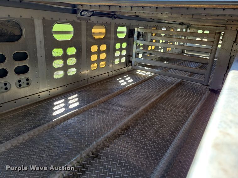 image for item DK5224 2004 Wilson PSDCL-411P  livestock trailer