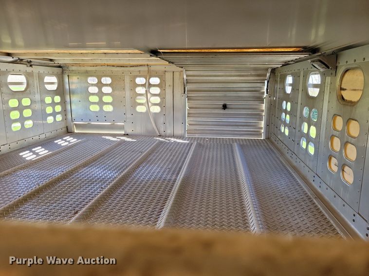 image for item DK5224 2004 Wilson PSDCL-411P  livestock trailer