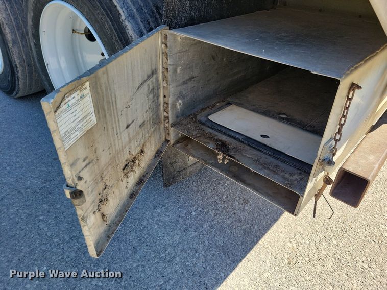 image for item DK5224 2004 Wilson PSDCL-411P  livestock trailer