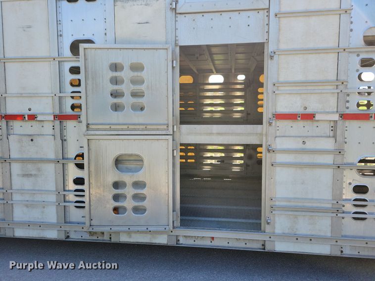 image for item DK5224 2004 Wilson PSDCL-411P  livestock trailer