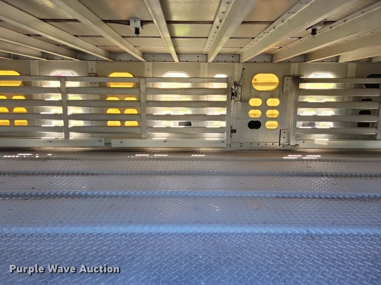 image for item DK5224 2004 Wilson PSDCL-411P  livestock trailer