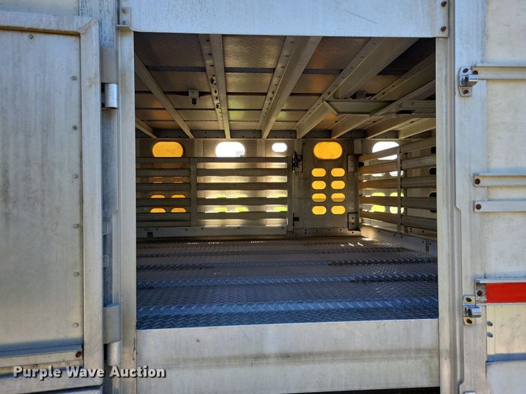 image for item DK5224 2004 Wilson PSDCL-411P  livestock trailer