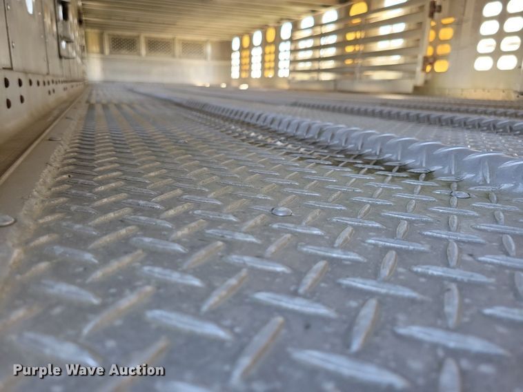 image for item DK5224 2004 Wilson PSDCL-411P  livestock trailer