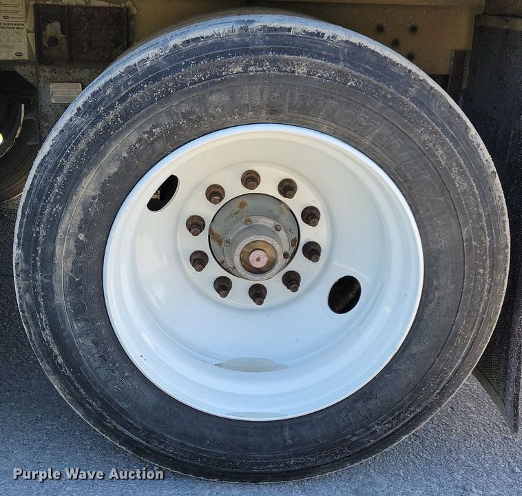 image for item DK5224 2004 Wilson PSDCL-411P  livestock trailer