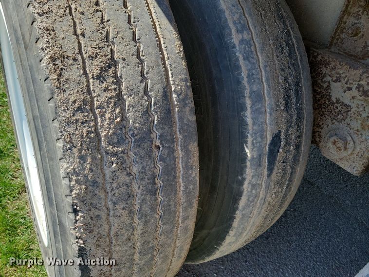 image for item DK5224 2004 Wilson PSDCL-411P  livestock trailer