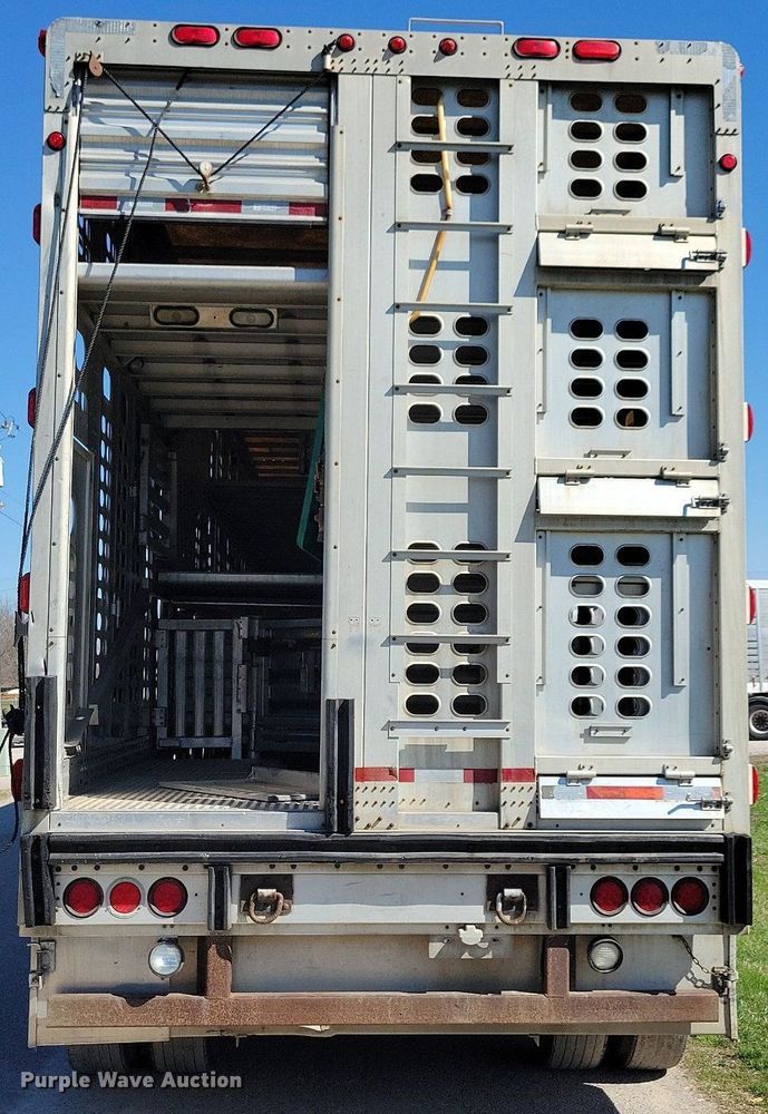 image for item DK5225 2004 Wilson PSDCL-411P  livestock trailer