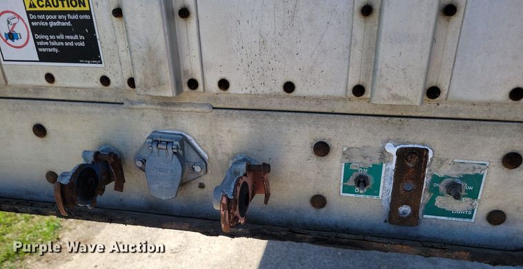 image for item DK5225 2004 Wilson PSDCL-411P  livestock trailer