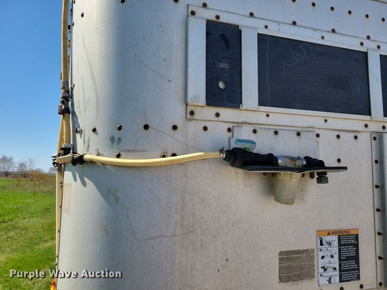 image for item DK5225 2004 Wilson PSDCL-411P  livestock trailer