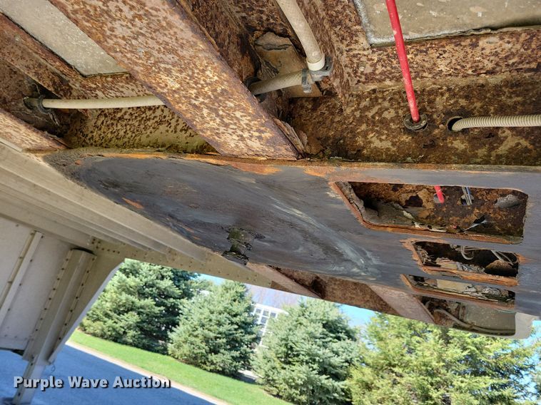 image for item DK5225 2004 Wilson PSDCL-411P  livestock trailer