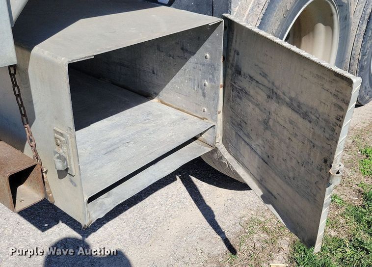 image for item DK5225 2004 Wilson PSDCL-411P  livestock trailer