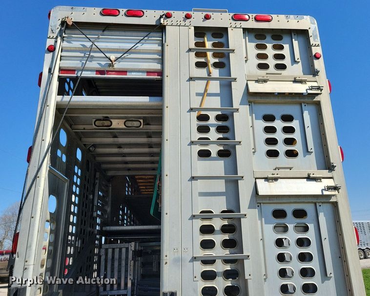image for item DK5225 2004 Wilson PSDCL-411P  livestock trailer