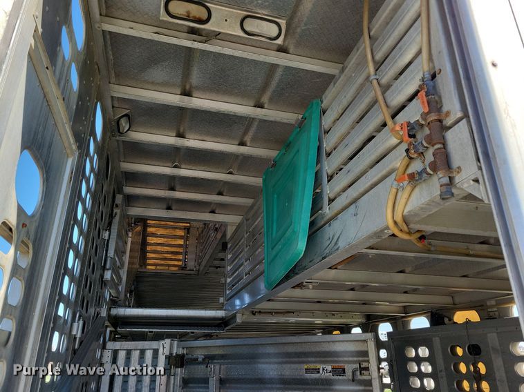 image for item DK5225 2004 Wilson PSDCL-411P  livestock trailer