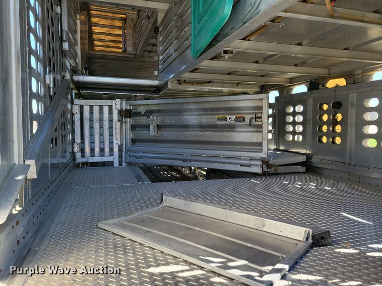 image for item DK5225 2004 Wilson PSDCL-411P  livestock trailer