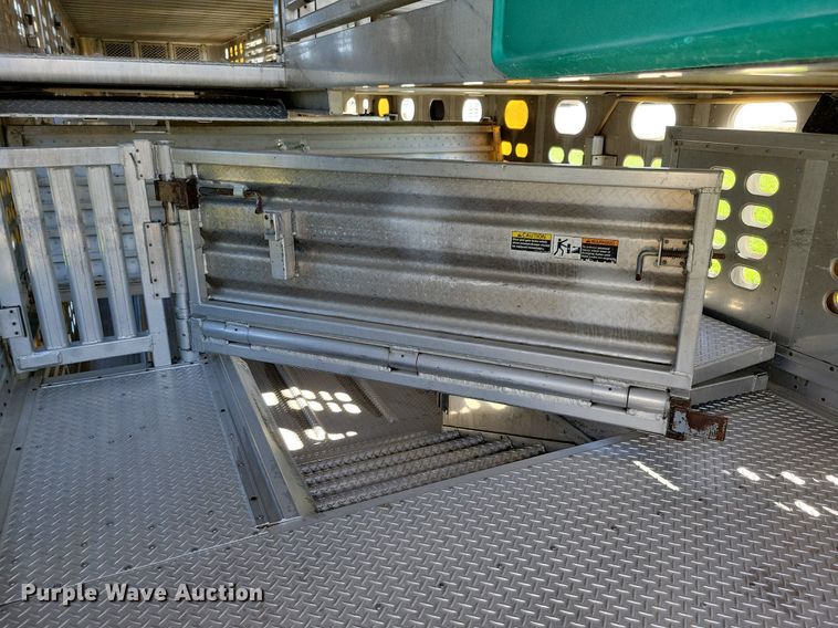 image for item DK5225 2004 Wilson PSDCL-411P  livestock trailer