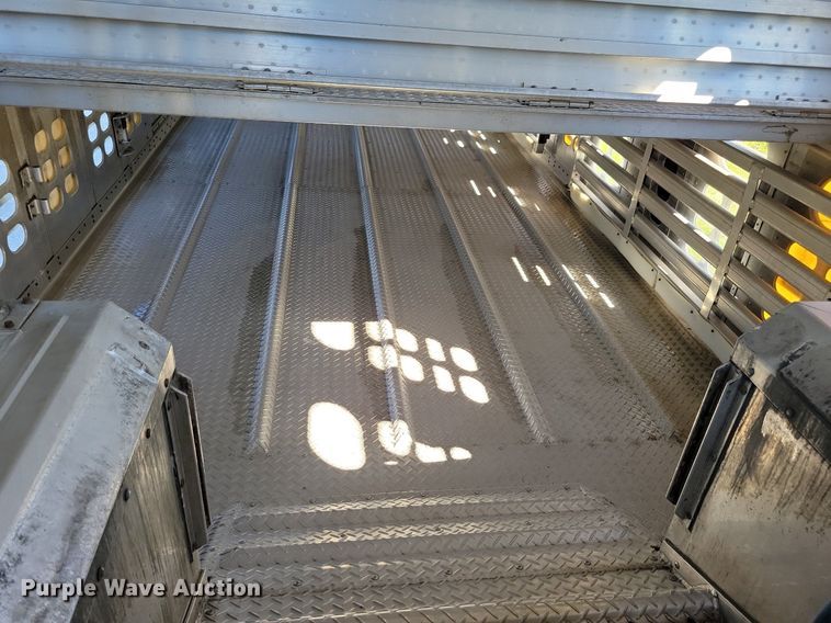 image for item DK5225 2004 Wilson PSDCL-411P  livestock trailer