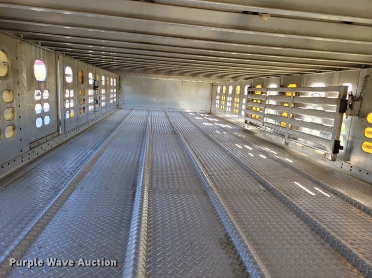 image for item DK5225 2004 Wilson PSDCL-411P  livestock trailer