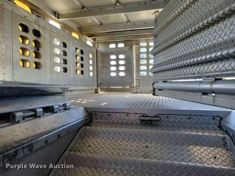 image for item DK5225 2004 Wilson PSDCL-411P  livestock trailer