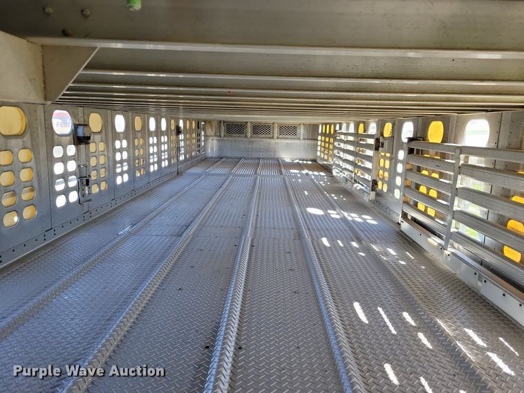 image for item DK5225 2004 Wilson PSDCL-411P  livestock trailer