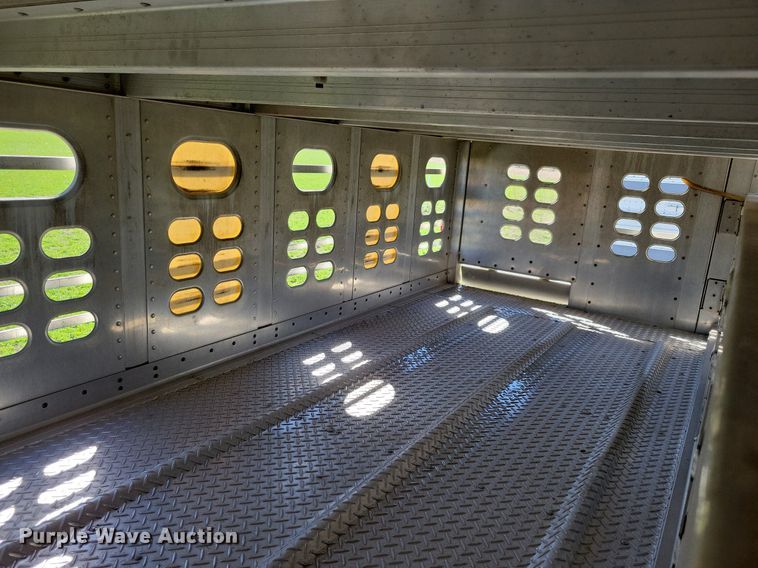 image for item DK5225 2004 Wilson PSDCL-411P  livestock trailer