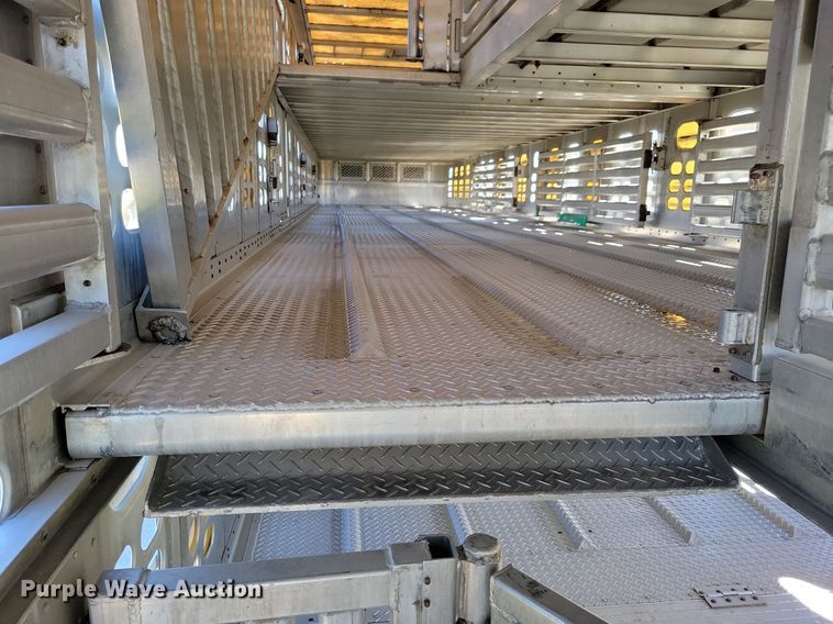 image for item DK5225 2004 Wilson PSDCL-411P  livestock trailer