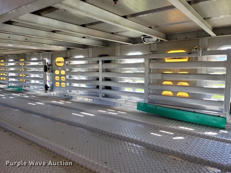 image for item DK5225 2004 Wilson PSDCL-411P  livestock trailer