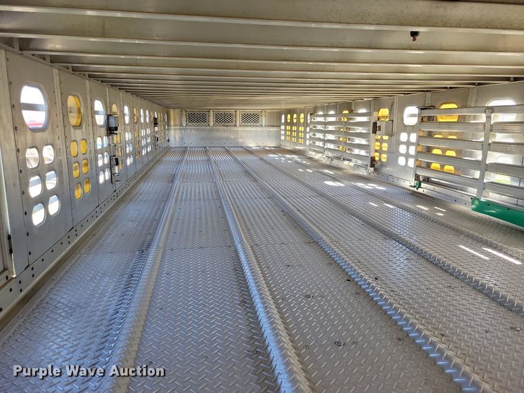 image for item DK5225 2004 Wilson PSDCL-411P  livestock trailer