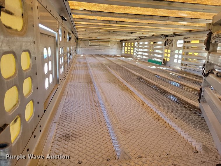 image for item DK5225 2004 Wilson PSDCL-411P  livestock trailer