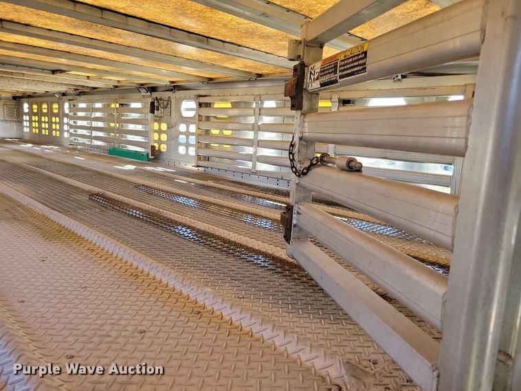 image for item DK5225 2004 Wilson PSDCL-411P  livestock trailer