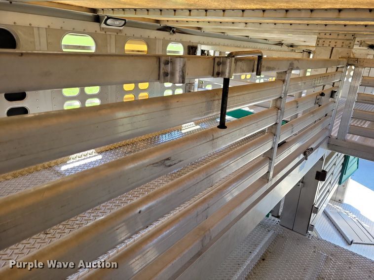 image for item DK5225 2004 Wilson PSDCL-411P  livestock trailer