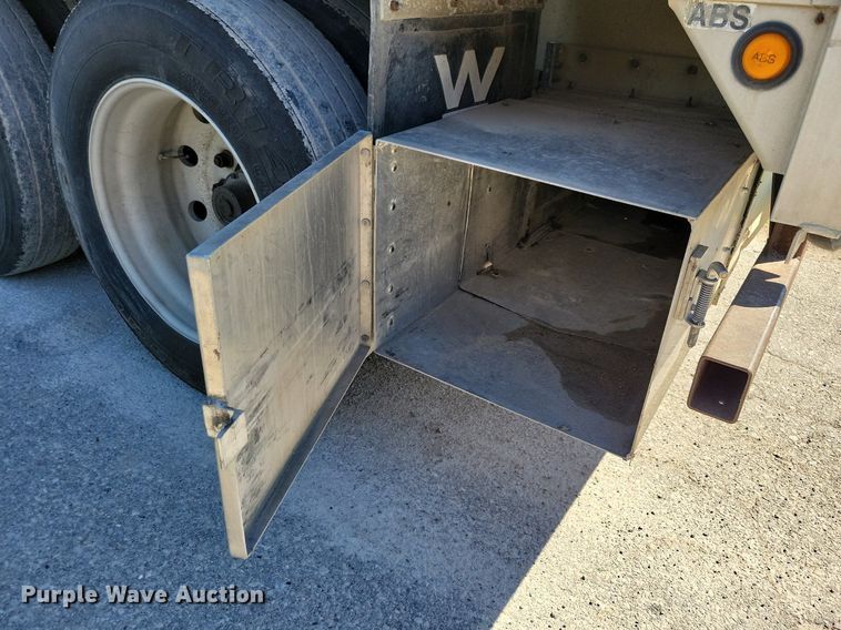 image for item DK5225 2004 Wilson PSDCL-411P  livestock trailer