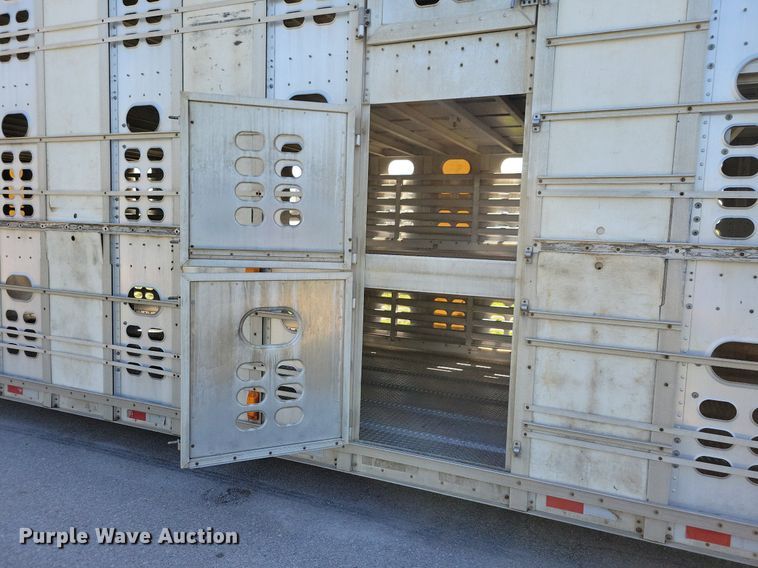 image for item DK5225 2004 Wilson PSDCL-411P  livestock trailer