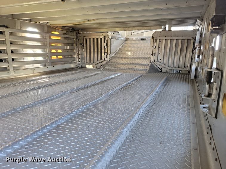 image for item DK5225 2004 Wilson PSDCL-411P  livestock trailer