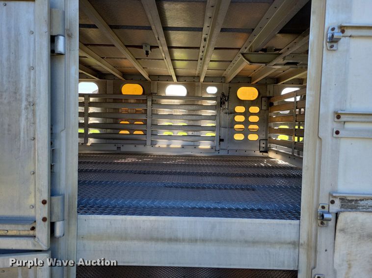 image for item DK5225 2004 Wilson PSDCL-411P  livestock trailer