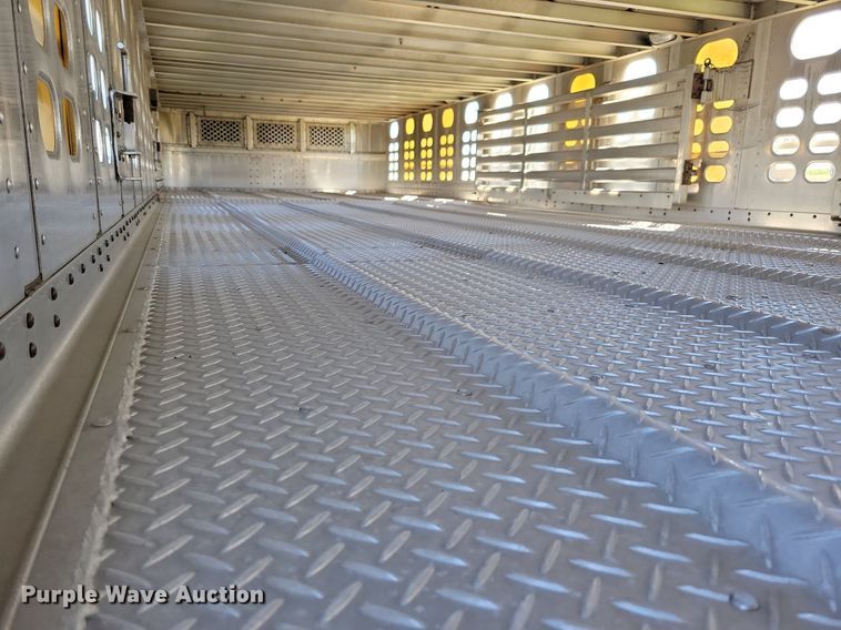 image for item DK5225 2004 Wilson PSDCL-411P  livestock trailer