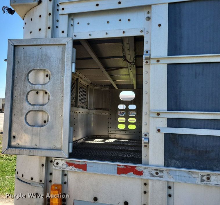 image for item DK5225 2004 Wilson PSDCL-411P  livestock trailer